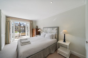 Kensington Keen image 10