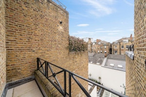Kensington Keen image 6