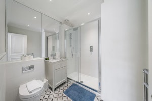 Kensington Keen image 3