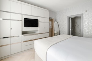 Belgravia Abode image 13