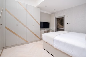 Belgravia Abode image 8