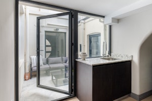 Belgravia Abode image 4