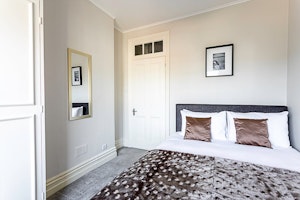 Fulham Retreat image 12
