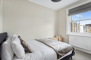 Fulham Retreat image 9