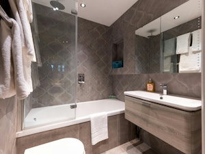 Ladbroke Life image 11
