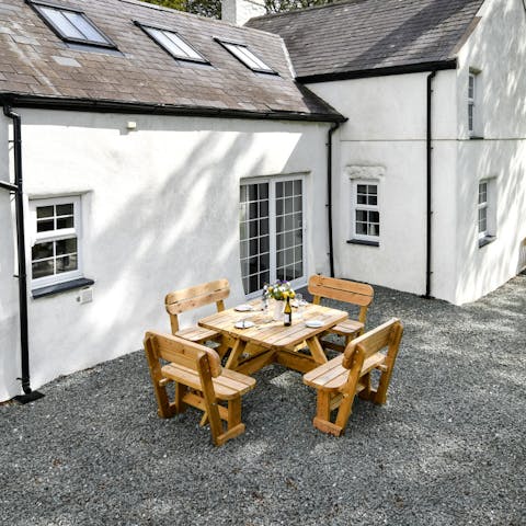 Serve up alfresco meals amidst the fresh country air