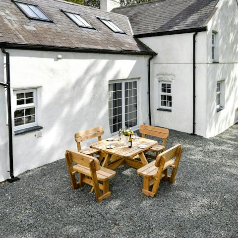 Serve up alfresco meals amidst the fresh country air