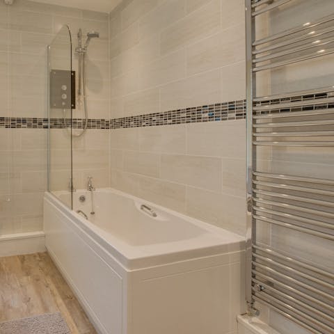 Unwind in the bathtub after a country hike around Snowdonia