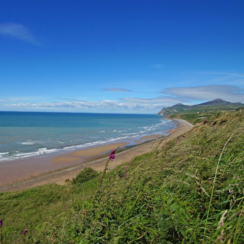 Soak up the natural beauty of the Llyn Peninsula from this home, thirty minutes from Abersoch