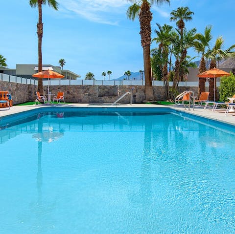 Float for hours in the shared pool and jacuzzi area to cool off from the Californian sun