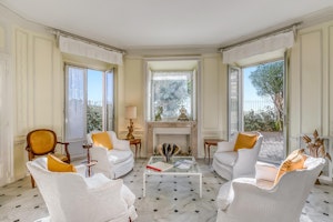Coastal French Gem image 1