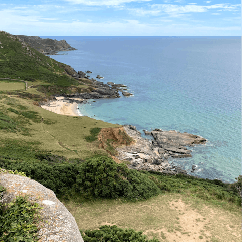 Stay in the heart of South Devon, just a short drive from Salcombe and the picturesque coast 