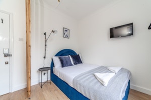 Stroud & Blue image 8
