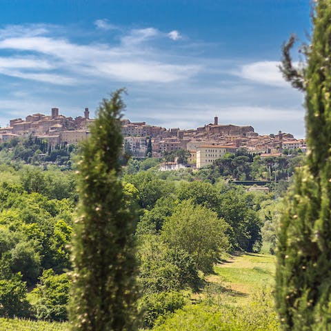 Stroll over to the medieval hilltop town of Montepulciano in ten minutes