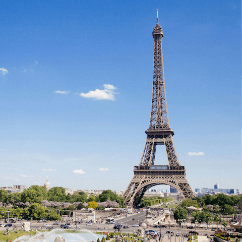 Stroll forty minutes to the Eiffel Tower