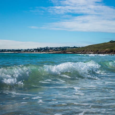 Dive into the waters off Magouëro Beach, less than ten minutes by car