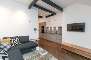 Edinburgh Loft image 9
