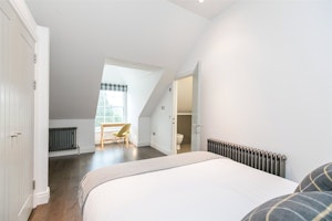 Edinburgh Loft image 8