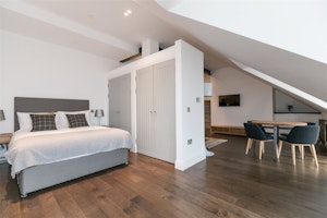 Edinburgh Loft image 6