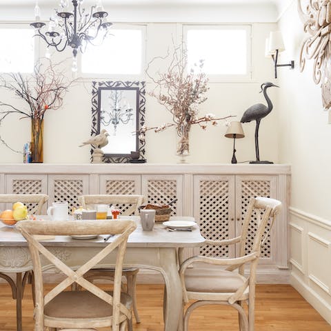 The chic and stylish dining room