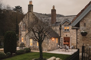 Jurassic Coast Manor image 1