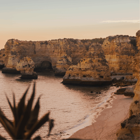 Discover the beautiful Praia de Marinha beach, just 1.5 kilometres away