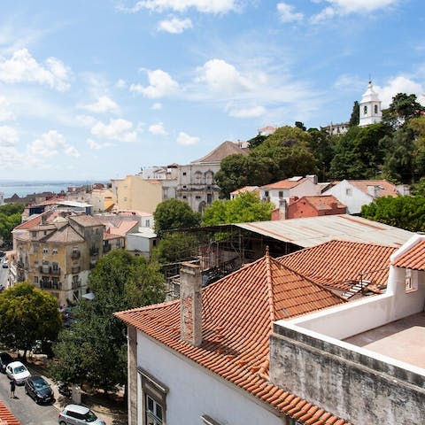 Explore Lisbon easily from your enviable location 