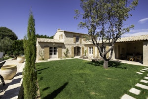 Eygalières Elegance image 11