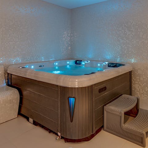 Spend your evenings relaxing in the Jacuzzi