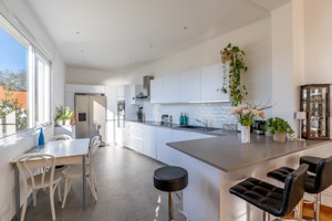 Rose Heights image 8