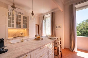 Abbey Abode image 4