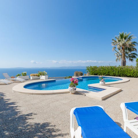 Guests experienced beautiful views of the bay and sunsets from the terrace.