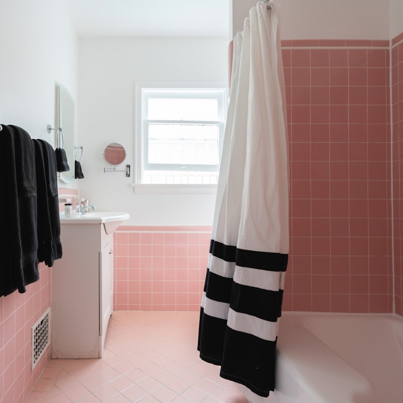 A retro pink bathroom