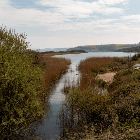 Stay on a tranquil lakeside, but just a fifteen-minute drive from Exeter