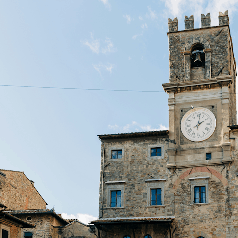 Explore the hilltop town of Cortona – a short drive away