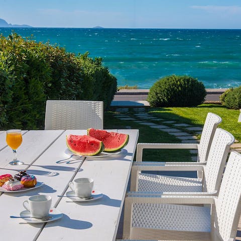 Start your days right, with breakfast with a view 