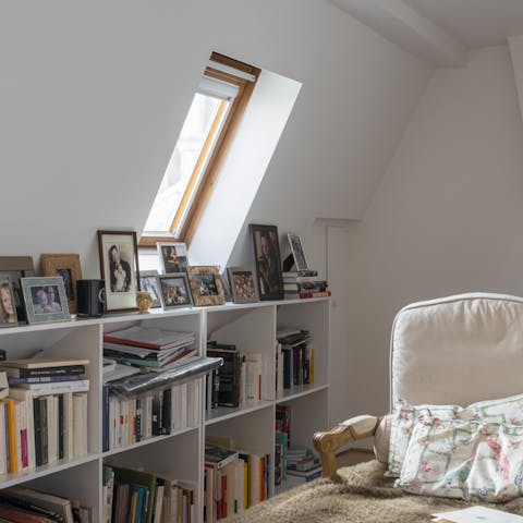 Relax in the cosy reading nook after a day of exploring the city on foot