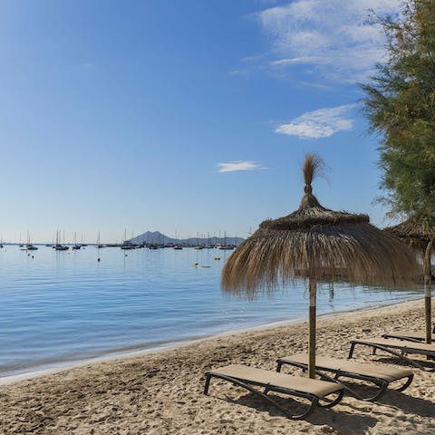 Discover the golden beaches, quaint narrow streets and towering mountains of Pollensa