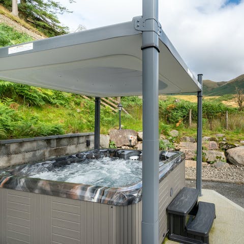Relax in the hot tub and enjoy the tranquillity