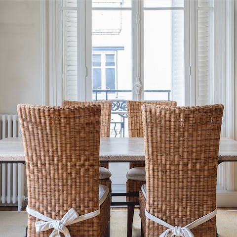 The oh-so-French wicker dining chairs