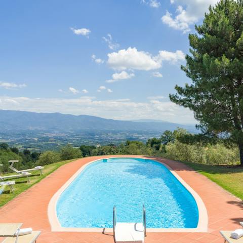Glide through the glistening pool whilst looking out at the Tuscan countryside