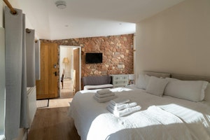 Honeycomb Retreat image 9