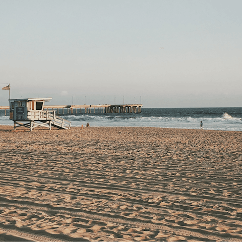 Stroll to Venice Beach in just over ten minutes
