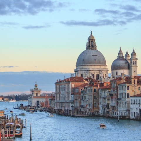 Be inspired by the spectacular beauty of Venice 