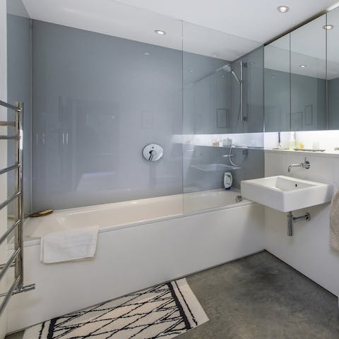 Modern & sleek bathrooms
