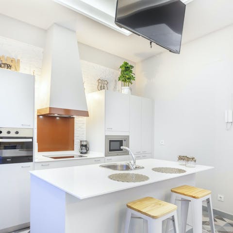 Sit at the breakfast bar for coffee and los picatostes