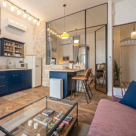 Relax and unwind in this cosy apartment in between sightseeing