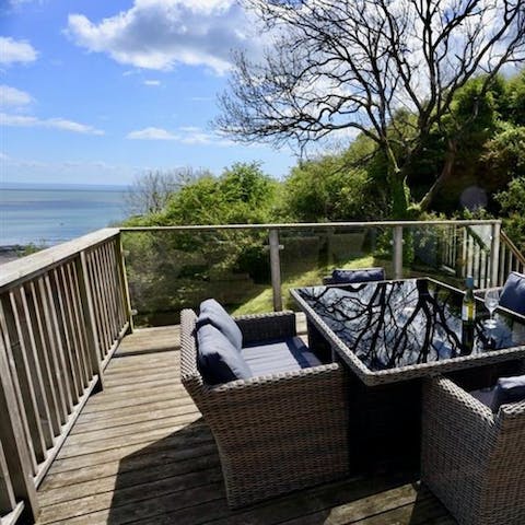 Pop open a bottle of wine and enjoy pre-dinner drinks with stunning views