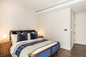 London Blue image 13