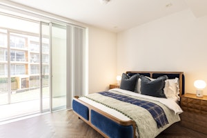 London Blue image 11